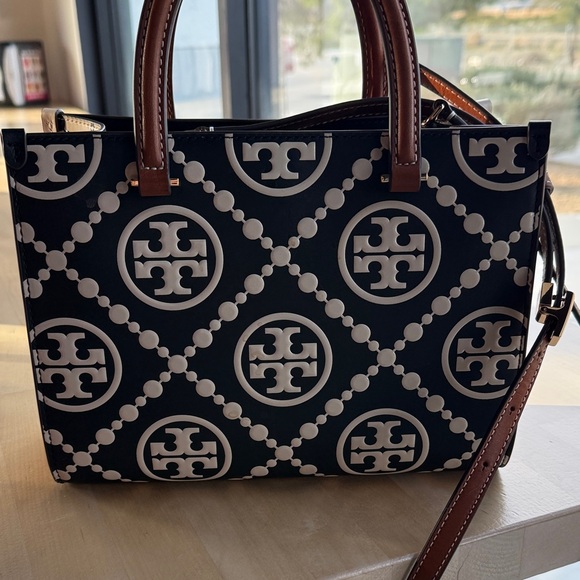 Tory Burch Handbags - Tory Burch Navy and Cream Patterned Tote
